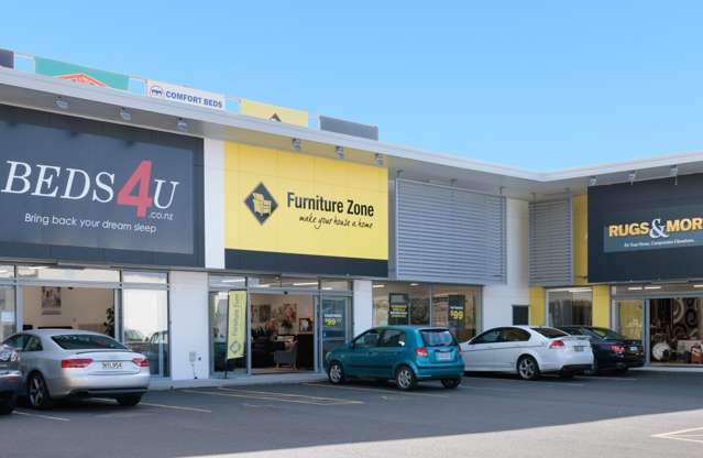 400sqm retail/industrial unit - available now