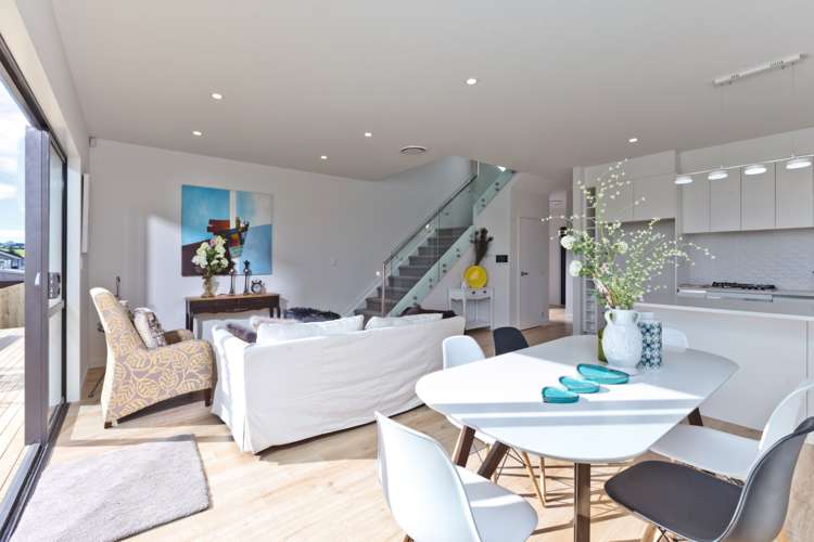 8 Kiwa Crescent Gulf Harbour_1