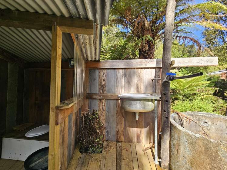 215 Clifton Road Kaiata_21