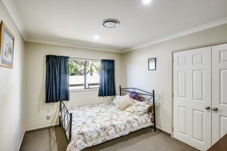 208a Frimley Oaks Frimley_9