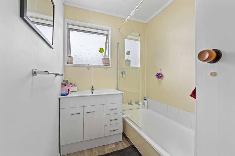 14 Shearwater Street One Tree Point_19