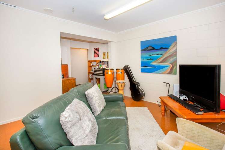 9 Langwell Place Papakowhai_14