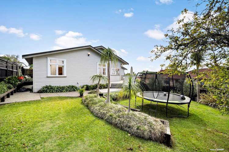 61 Uxbridge Road Mellons Bay_14