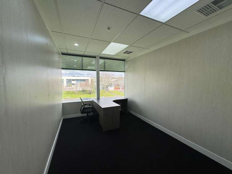 Level 1/5 William Pickering Drive Rosedale_4