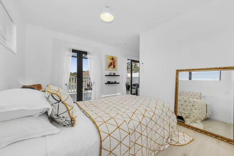 2/10 Pinewood Grove Botany Downs_19