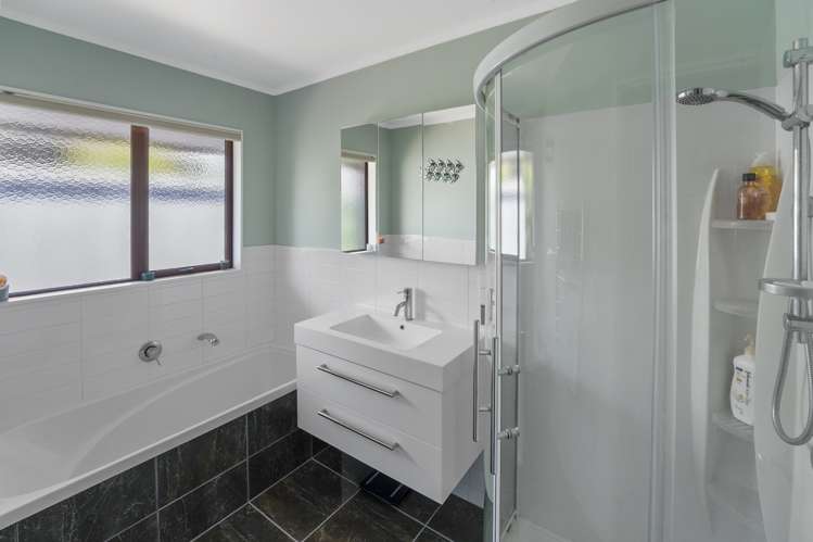 23 Stead Crescent Stoke_13