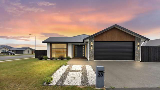Modern Elegance on a Generous Family Section