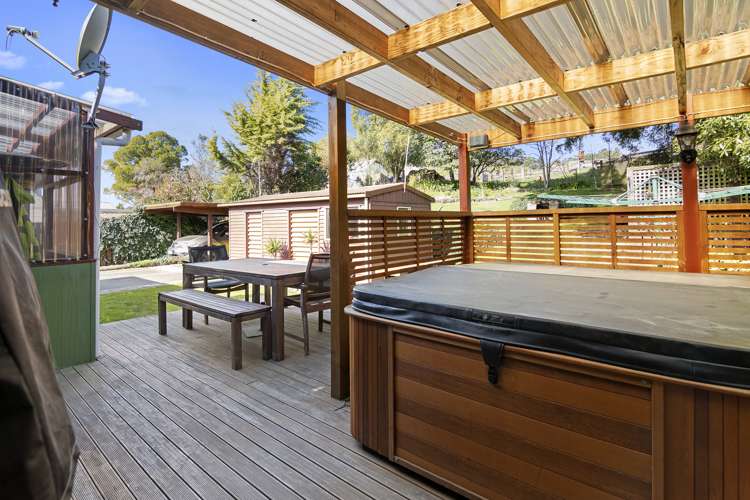 61 Eighty Eight Valley Road Wakefield_15