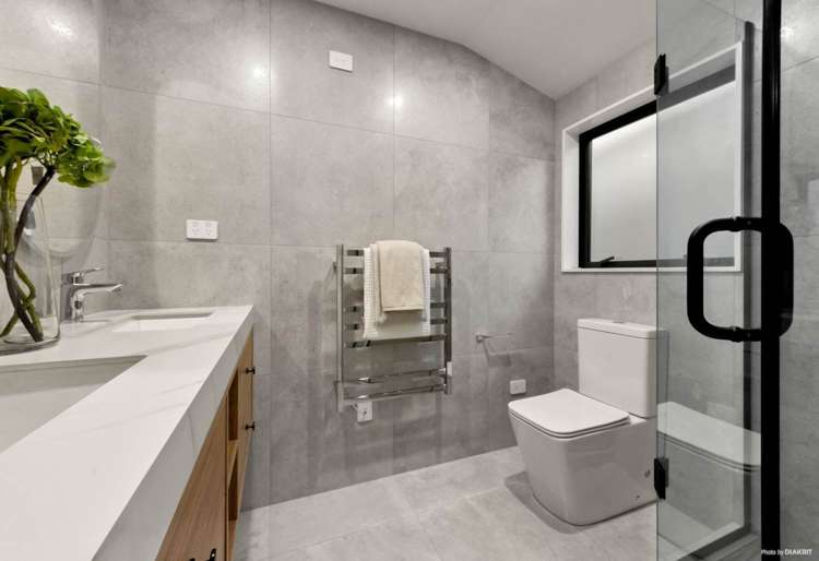 1D Sea Spray Drive Bucklands Beach_3