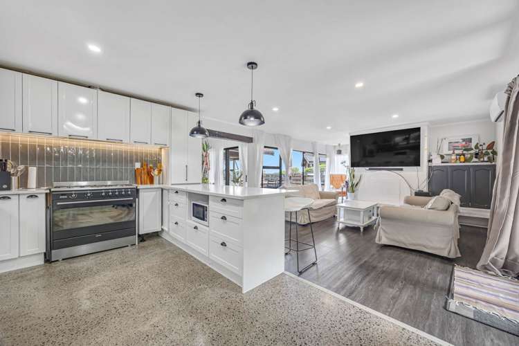 141 Everglade Drive Totara Heights_14