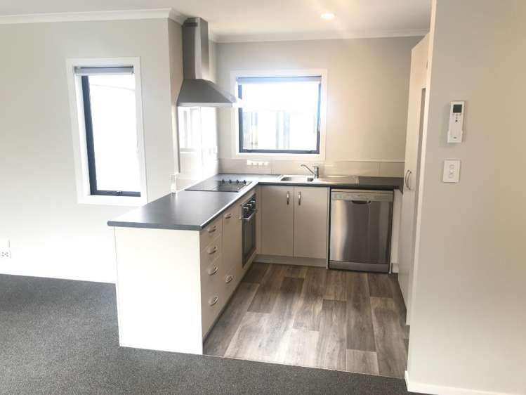 6/2 Lambert Court Glenview_4