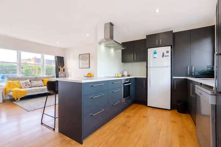 2/56A Killarney Street_5