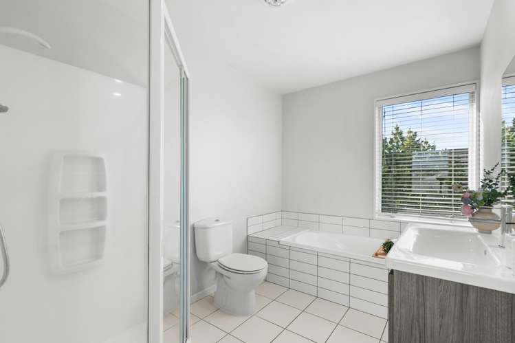 16 Riverbank Road Northwood_20