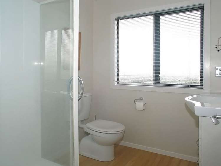 13 Tongariro Drive Aotea_10