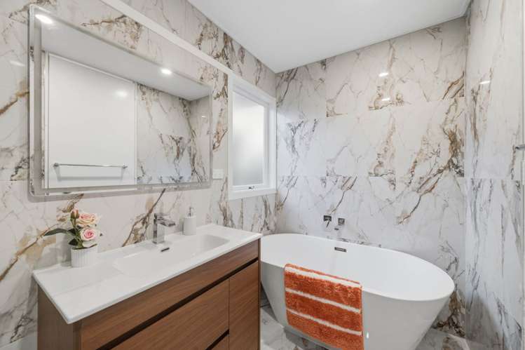 21 Lawrence Crescent Hill Park_7