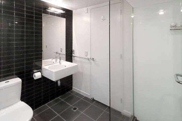 2c/42 Cable Street Te Aro_12