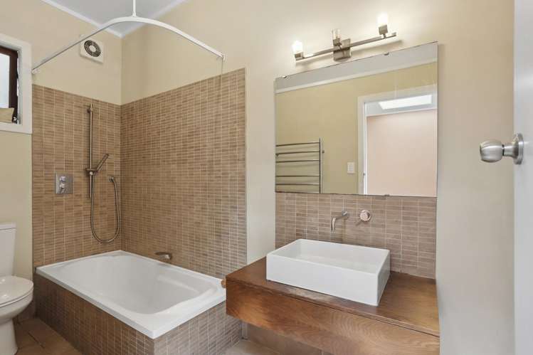 90 Laingholm Drive Laingholm_17