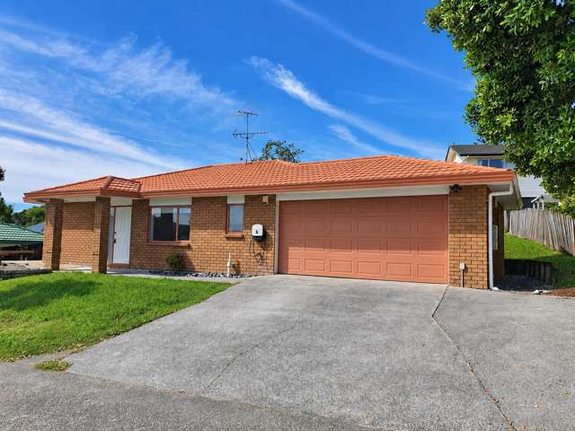 ***Sunny 3-Bedroom Glen Eden Home – Ensuite, Deck & Excellent Parking***
