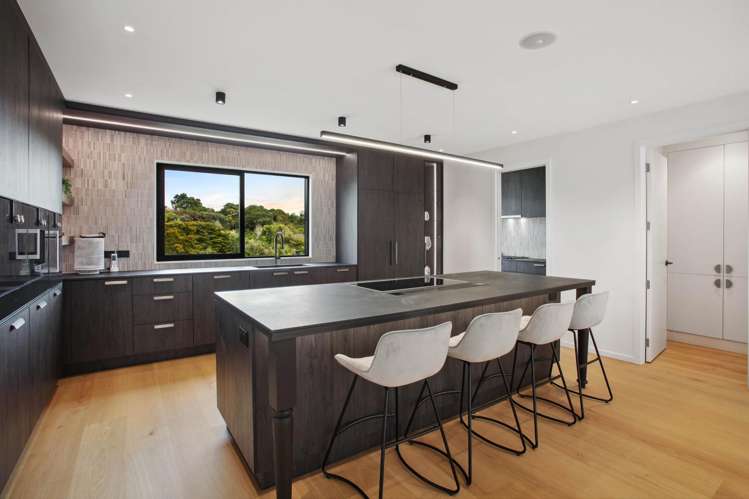 28a Oliver Twist Avenue Mellons Bay_13