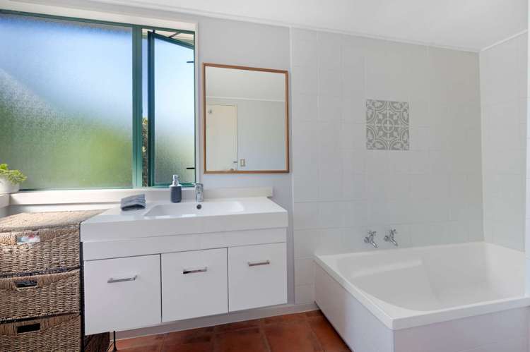 3B Laing Cove Havelock North_14