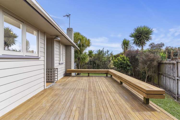 32 Amberley Avenue Te Atatu South_17