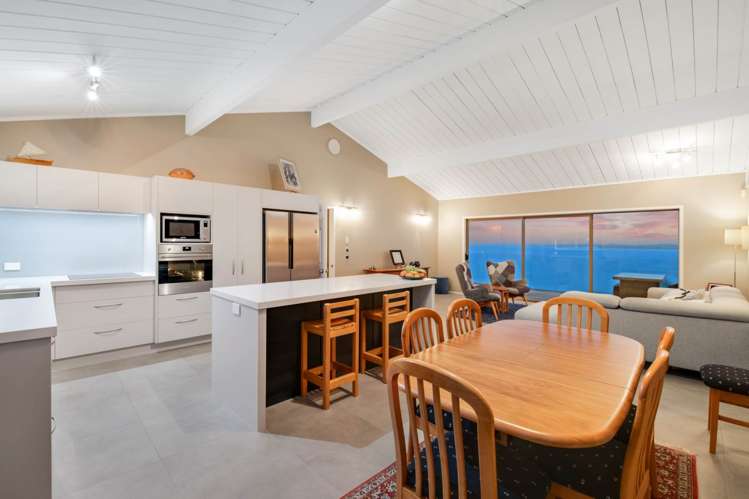 35 Roberts Road Matakatia_9