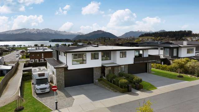 Elegant Lifestyle - Prime Central Wanaka Location