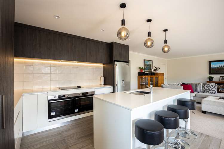 12 Rehua Place Waiwhakaiho_2