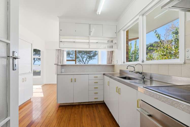 99 Beach Road Otumoetai_13