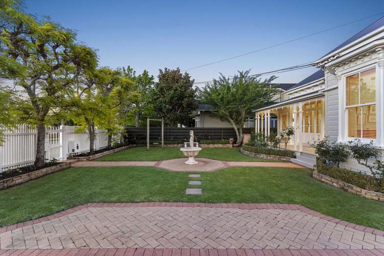 72 The Drive Epsom_25