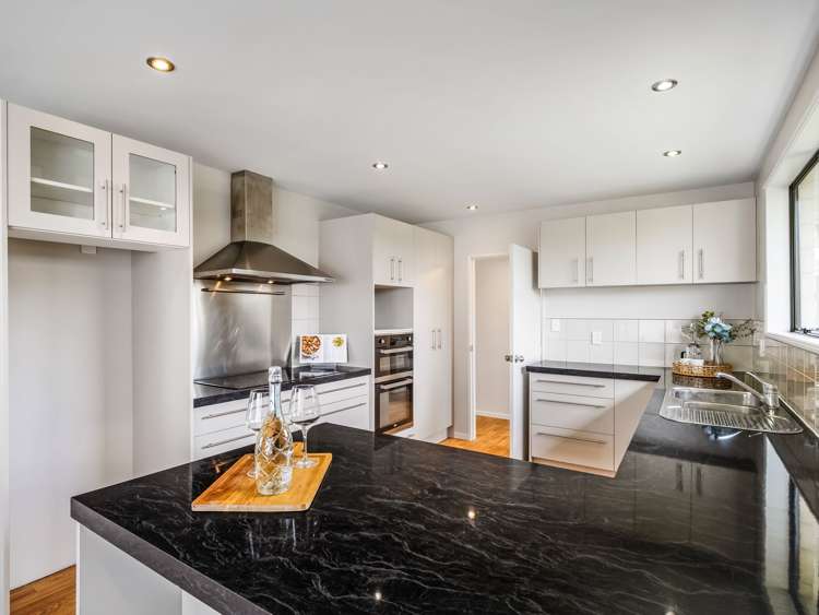 49 Yellowstone Crescent Burwood_16