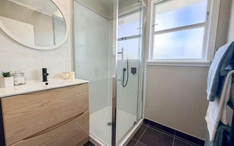 64 Mark Avenue Paparangi_12