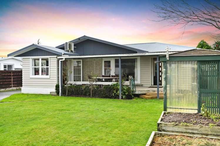 69 Resthill Crescent Glenview_24