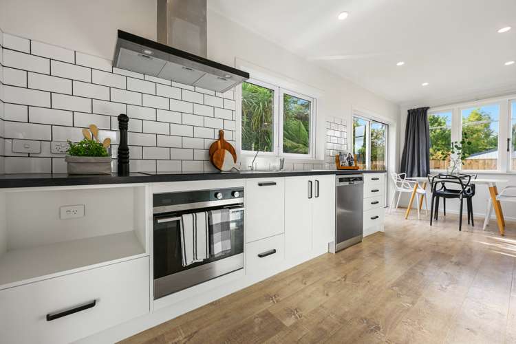 2/17 Greta Street Glenview_5