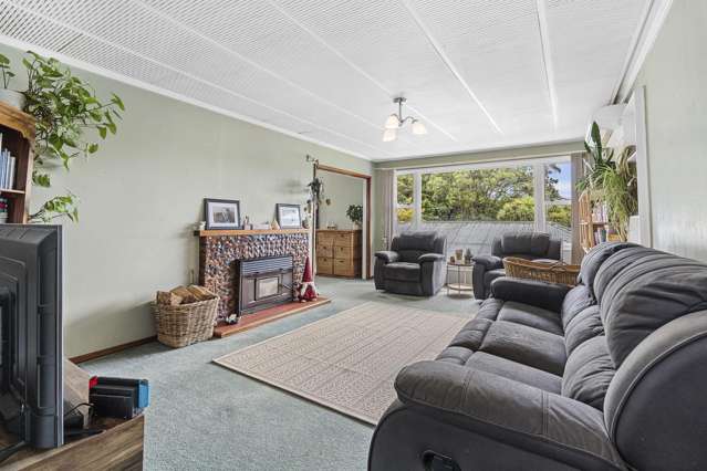 Enjoy drive on access from Brois Street