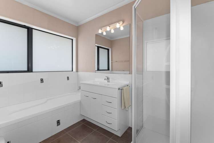 16 Frame Place Owhata_16