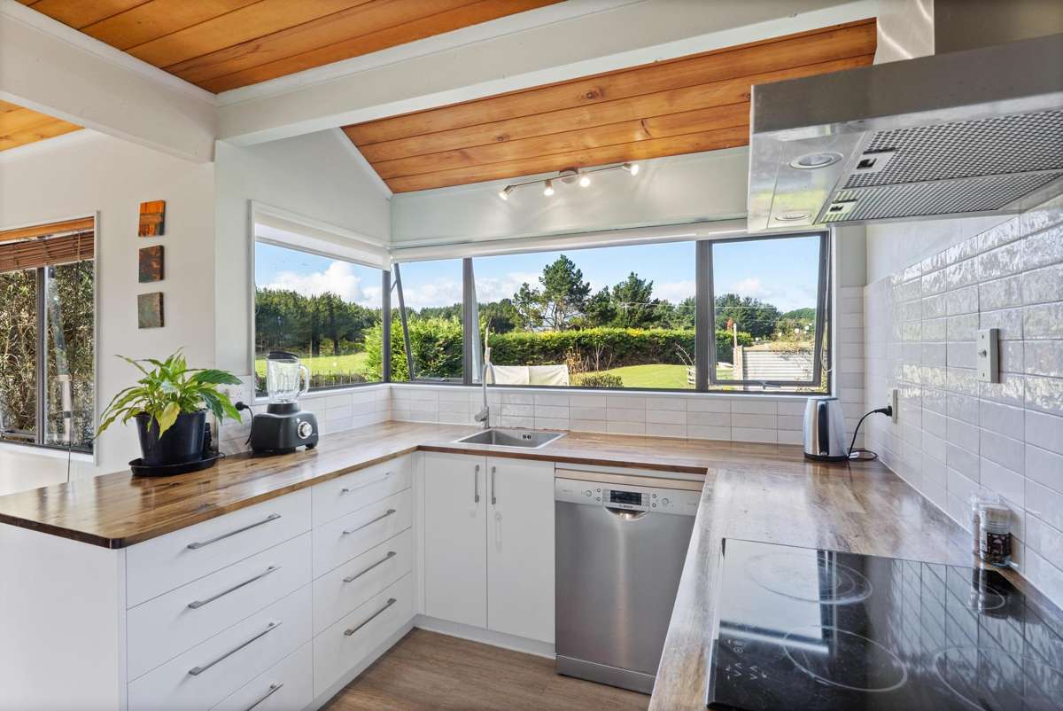 593 Waikawa Beach Road_4