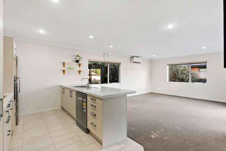 7 Puarangi Lane Stanmore Bay_9