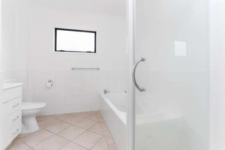 13 Barnea Circle Glen Eden_9