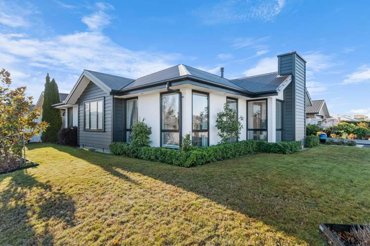 27 Faringdon Boulevard Rolleston_23