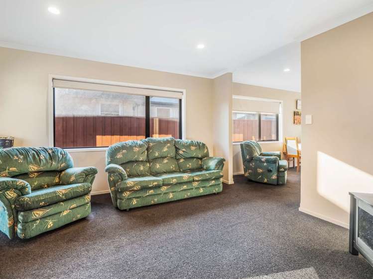 33 Faringdon Boulevard Rolleston_11