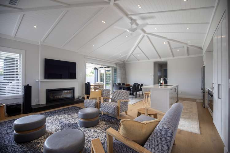 32 Wallis Street Raglan_7