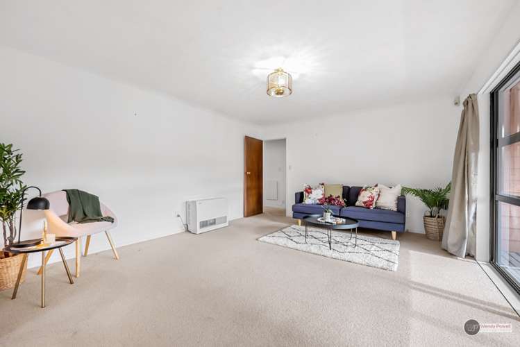 15a Montgomery Crescent Clouston Park_6