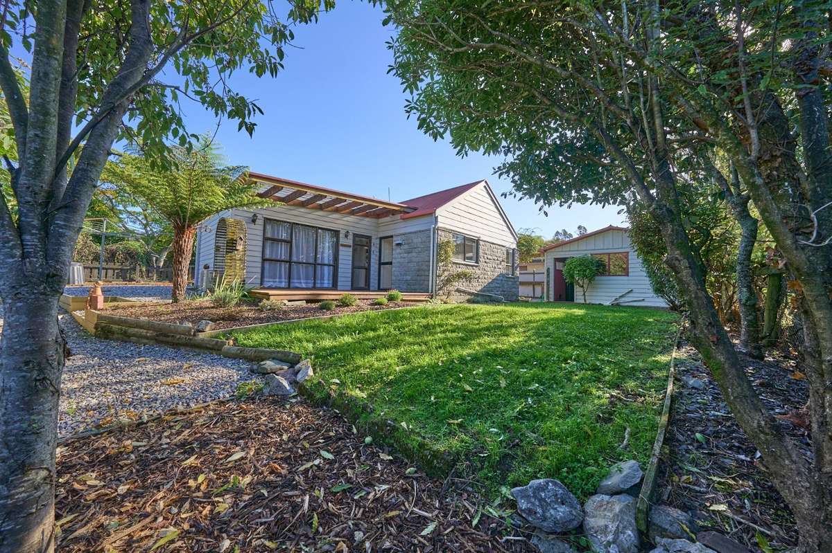 Charming Two-Bedroom Cottage with Sunny Outdoor Living 1