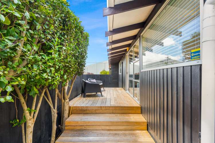 1/2 Finlow Drive Te Atatu South_12