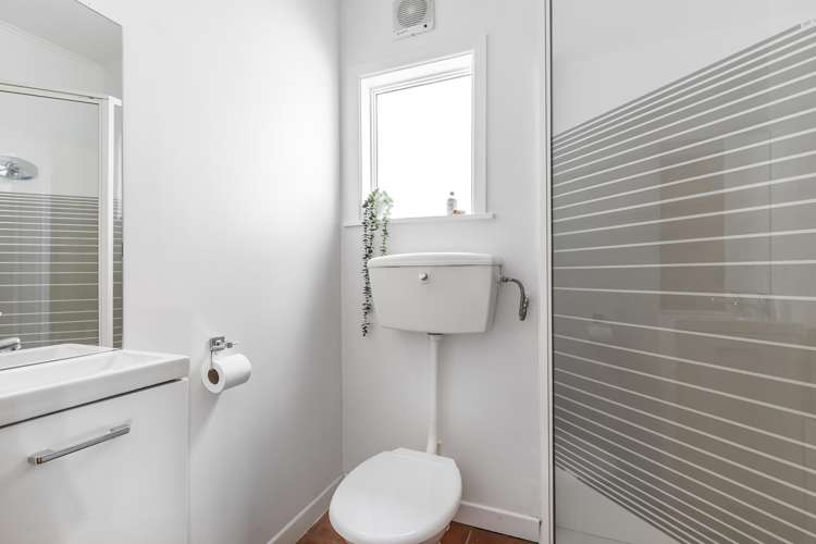 8 Friend Street Karori_23