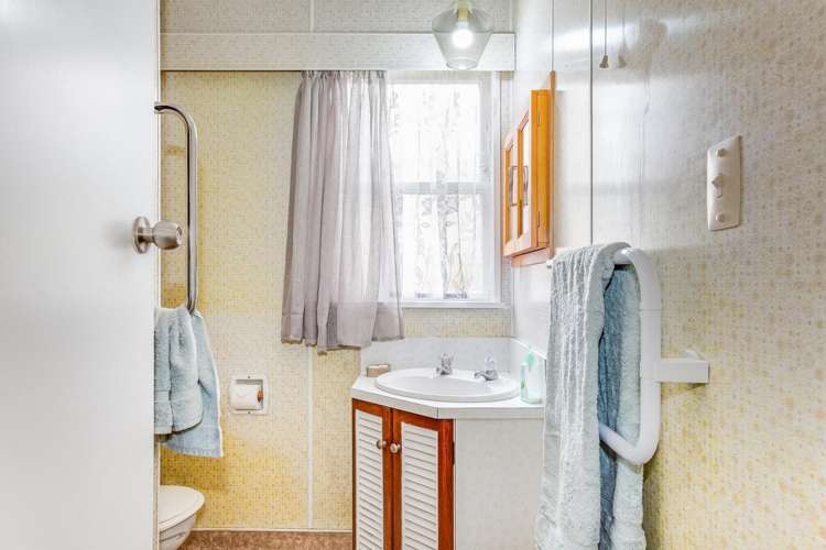 1 Julia Place Tawa_12