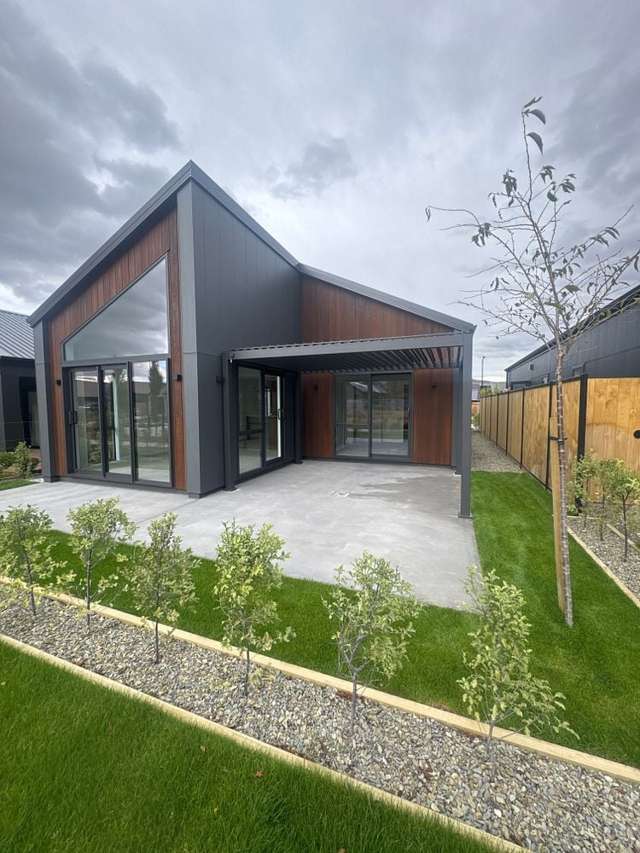 Wooing Tree - 3 Bed, 2 Bath, Wooing Park frontage