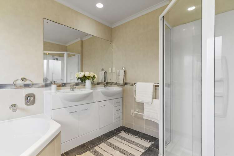 4 Greta Banks Place Wattle Downs_14