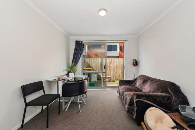 2/167 Knighton Road Hillcrest_3